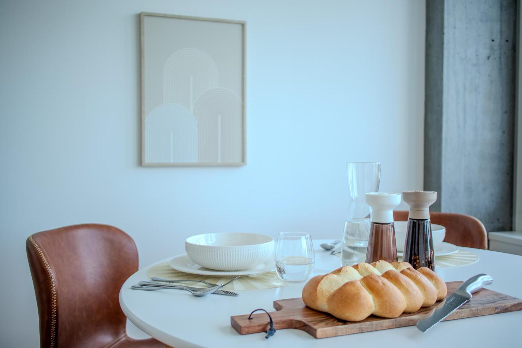 Loewe Apartments Am Rheinfall ノイウハウゼン・アム・ラインファル エクステリア 写真